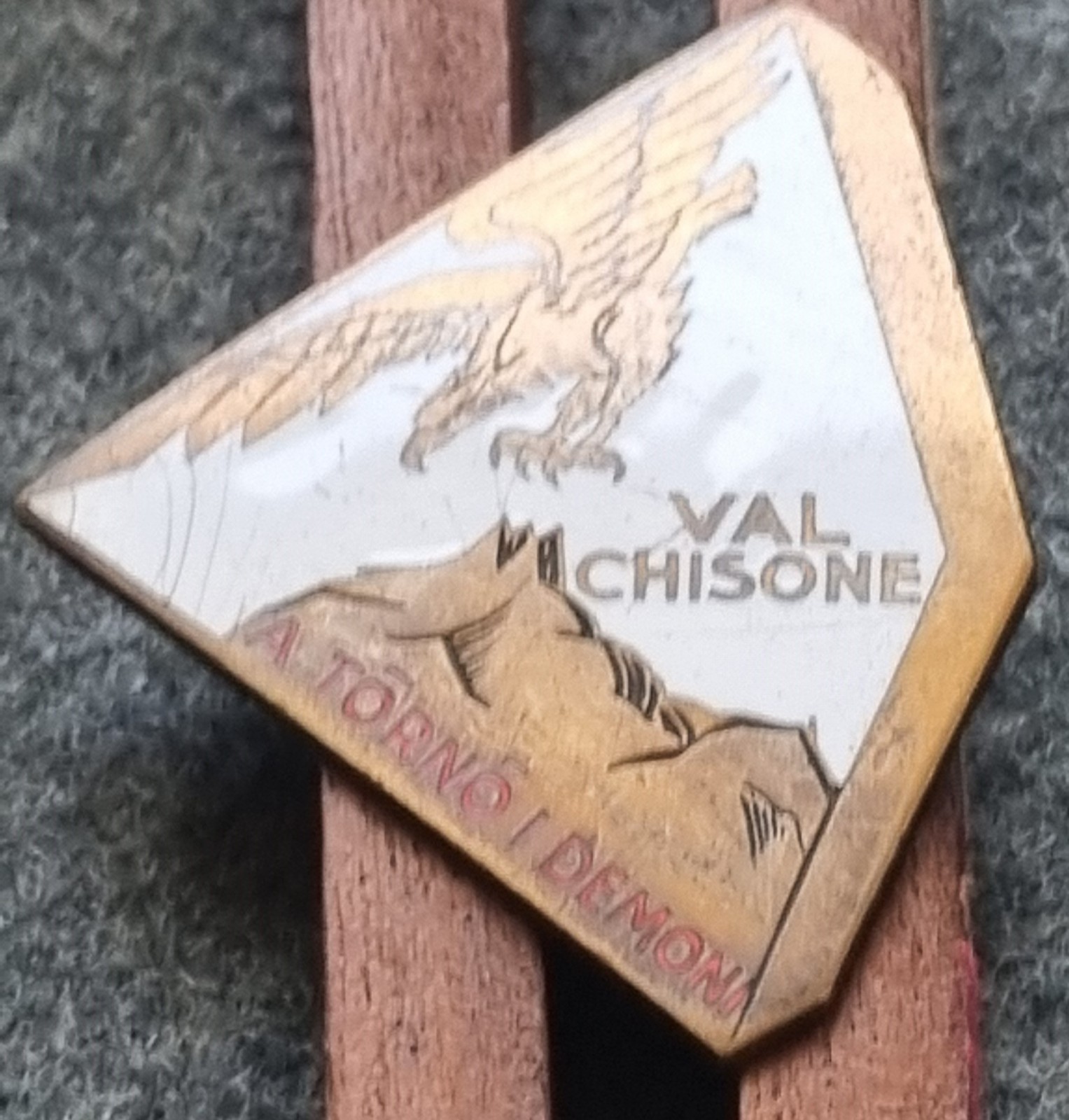 R.E.I. BADGE ALPINE BATTALION VAL CHISONE 3RD REGIMENT GREECE YUGOSLAVIA