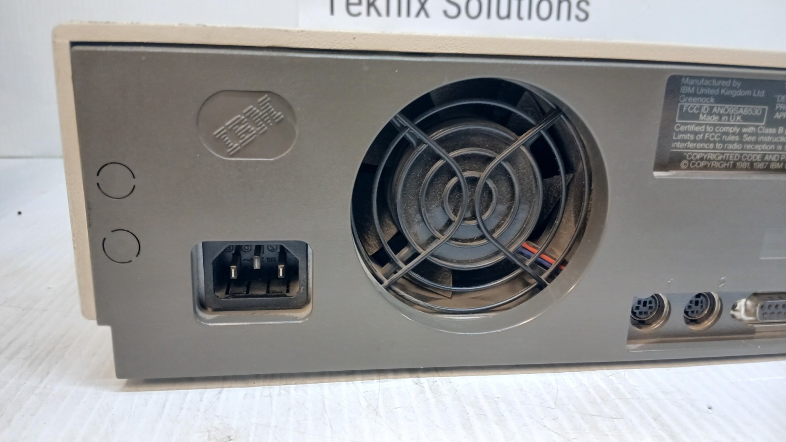 Vintage IBM Personal System/2 Model 30 8530-002 *POWERS ON* *UNTESTED* *READ!*