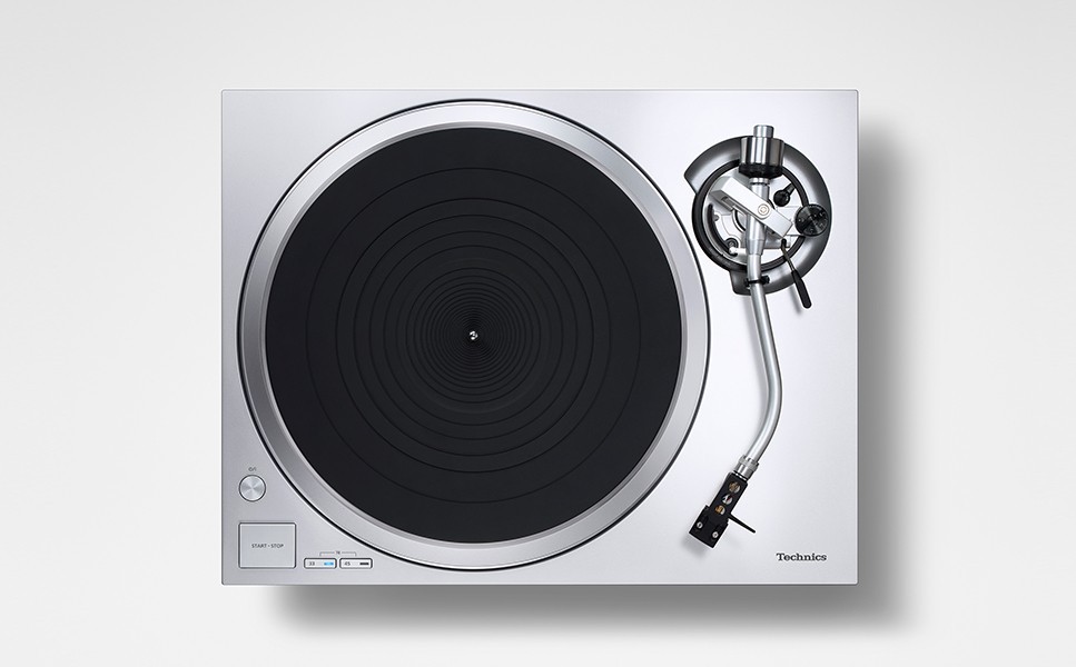Technics SL-1500C  Direct Drive Turntable Silver Hi-Fi System Ortofon 2Brand New