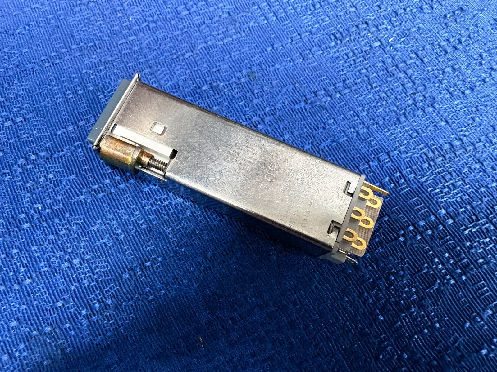 Master Specialties 90EA2C3 Series 90 Tellite Push Button Switch