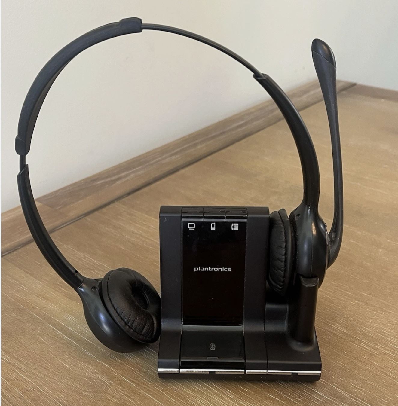 Plantronics Savi W720 Multi-Device Binaural Wireless Headset System Complete