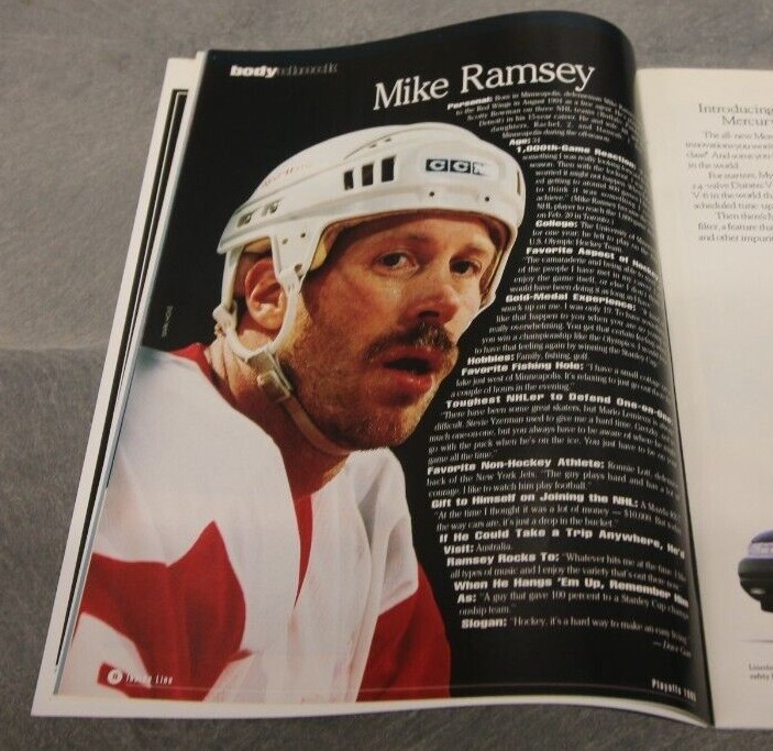 1995 DETROIT RED WINGS NHL PROGRAM PLAYOFF ISSUE GORDIE / MARK HOWE MARK SIGNED