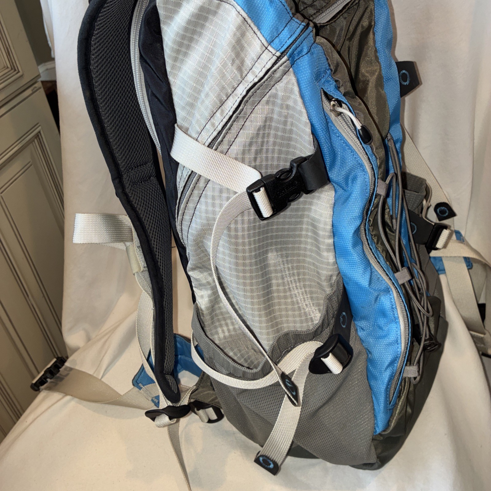 Camelbak ISIS Hydration Backpack Blue Grey Adjust Strap Day Pack W/ Bladder
