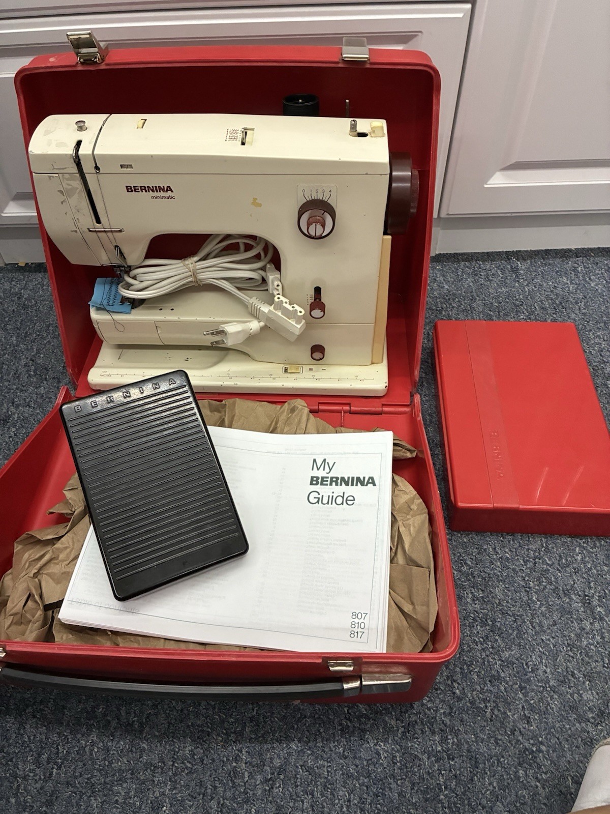 Bernina Minimatic 807 - Switzerland - Serviced By Dealer - Case- Extra’s