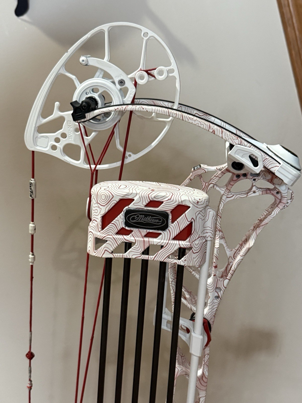 Mathews ARC 34 Compound Bow Right Hand 60 Loaded