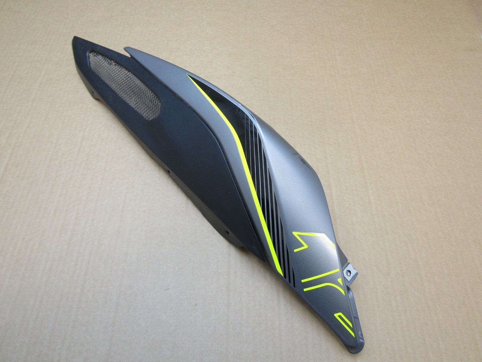 Benelli BN 125 2022 4,232 miles right tail fairing panel (11691)