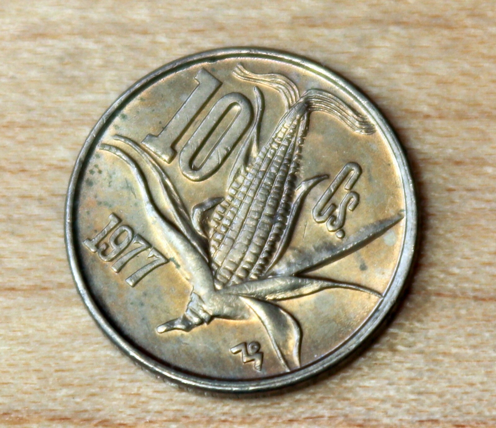 1977 Mexico 10 Centavos Corn Narrow Date Unc.