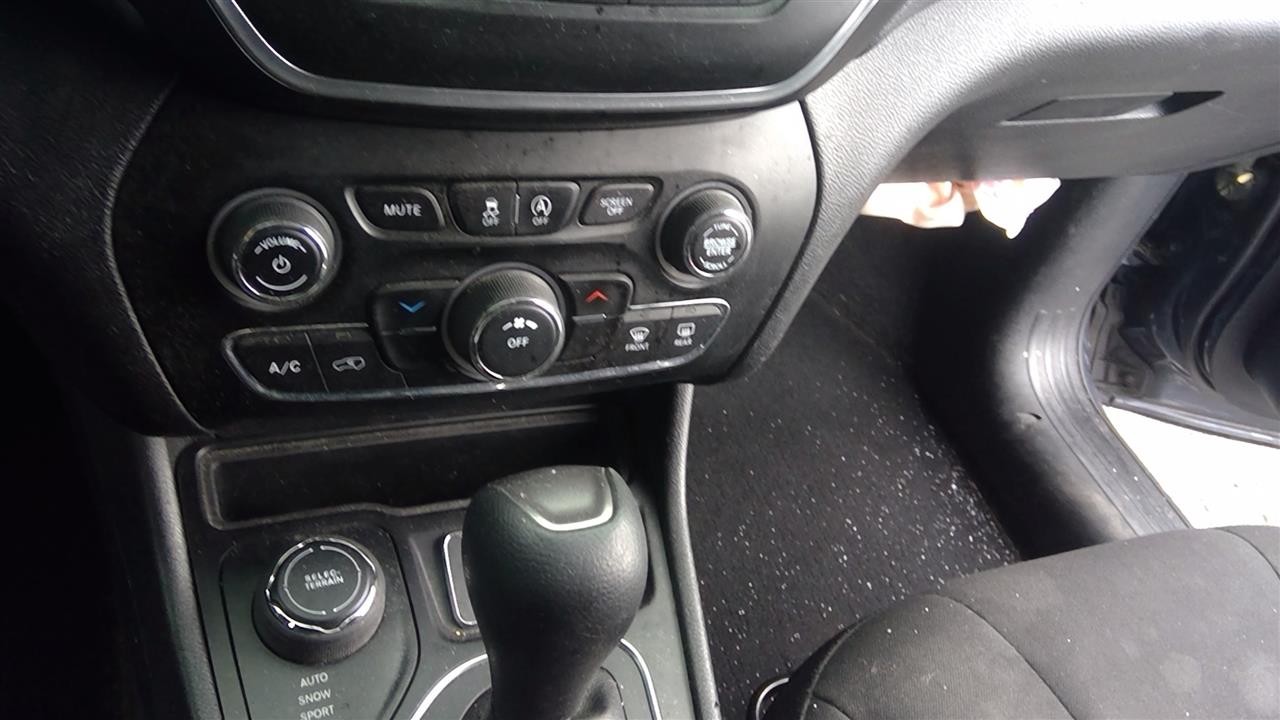 Used Glove Box fits: 2019 Jeep Cherokee Grade A
