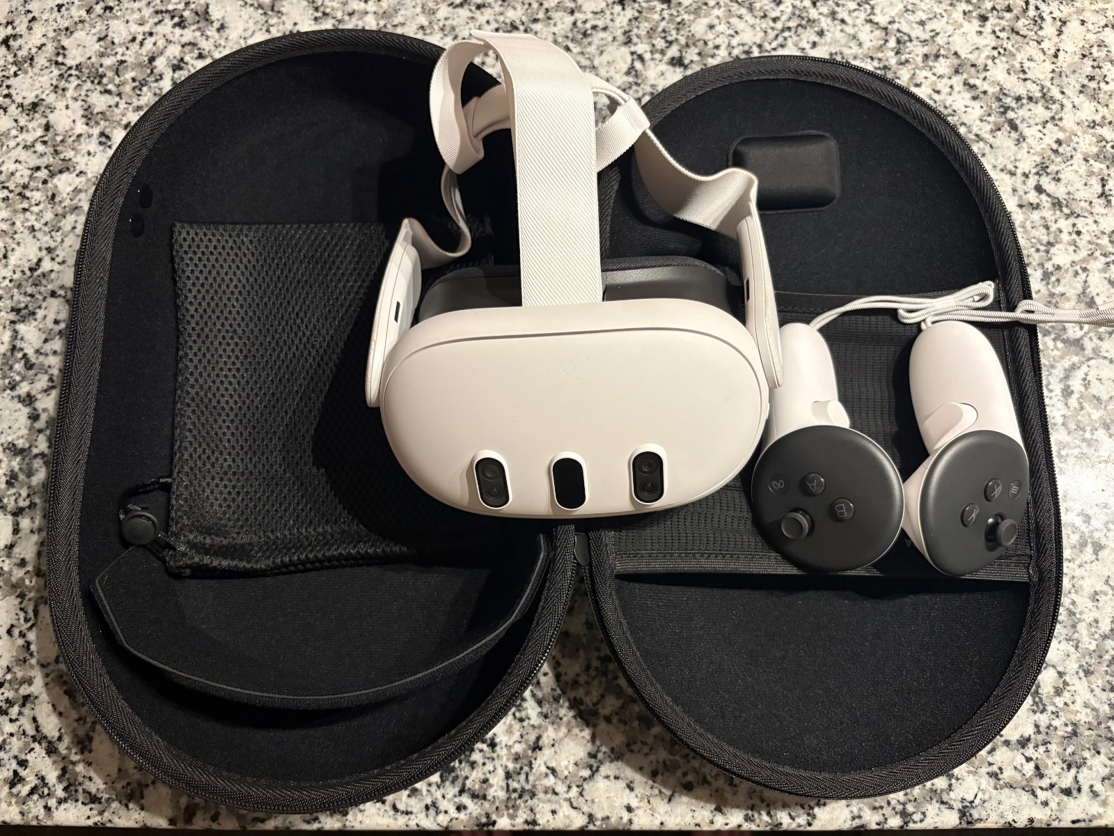 Meta Quest 3 512GB VR Headset (Very Lightly Used) Bundle