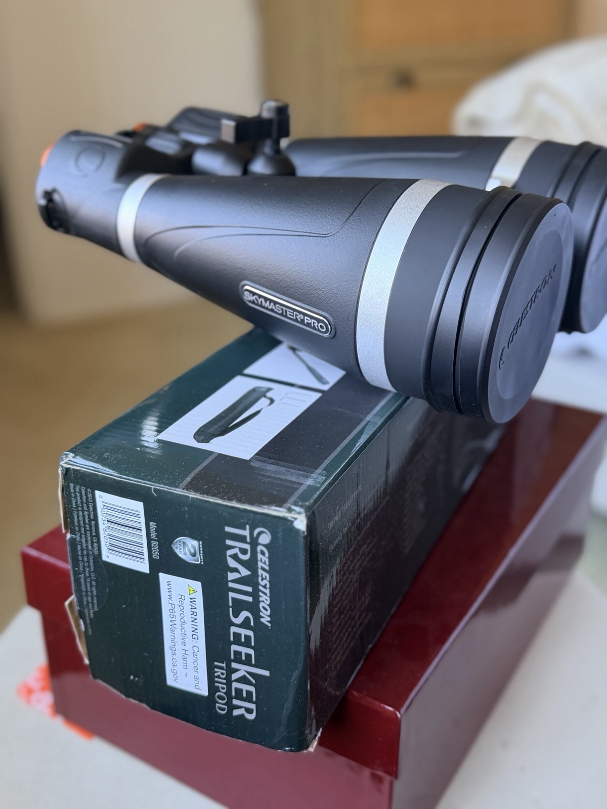Celestron SkyMaster Pro 15x70 Full-Size Binoculars Tripod Adapter Porro