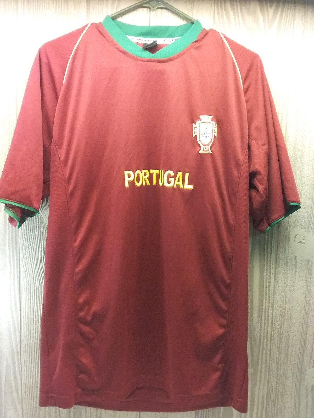 VTG MENS L PORTUGAL SOCCER/FOOTBALL JERSEY MAROON WALDOS ORIGINAL DESIGN SHORT S