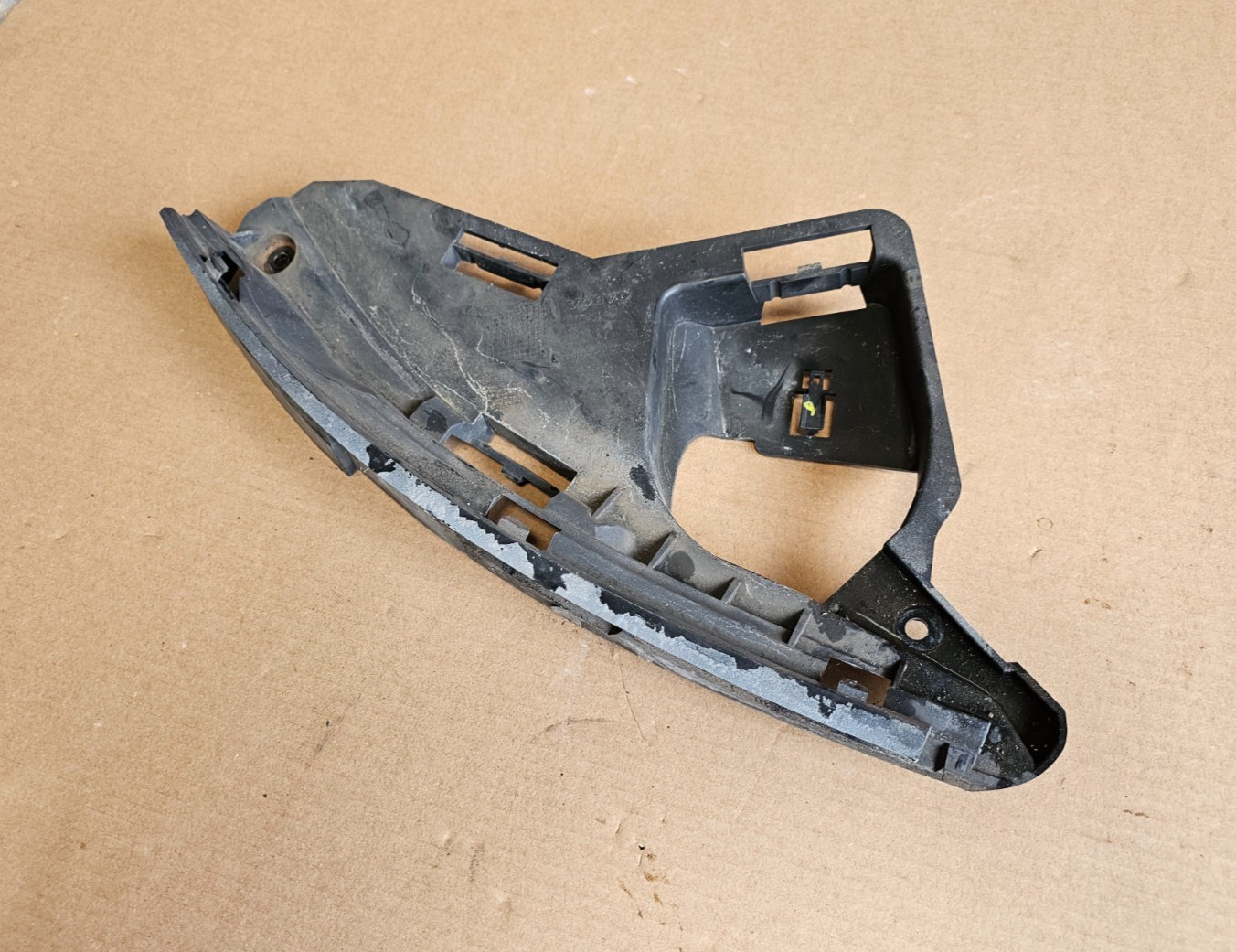 VOLVO XC60 Headlight Bracket Right Side 30763434 09-16