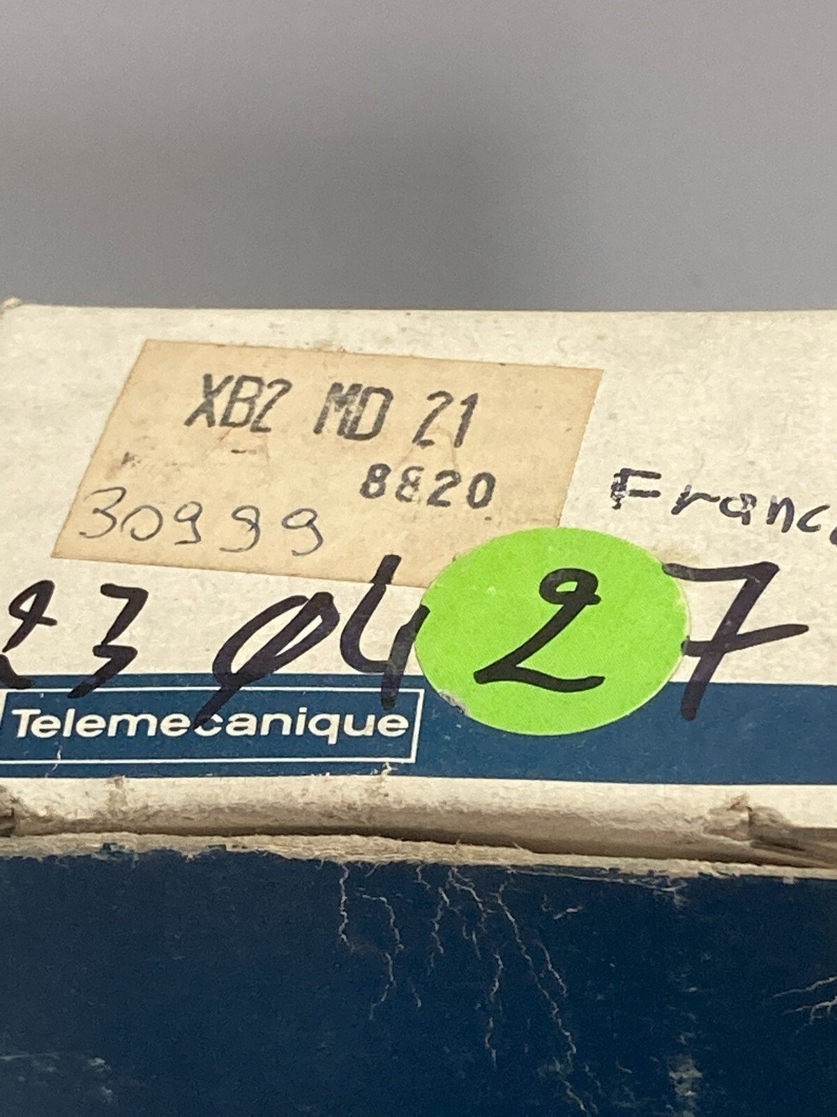 TELEMECANIQUE XB2MD21 SELECTOR SWITCH 2 POS SPRING RETURN NIB