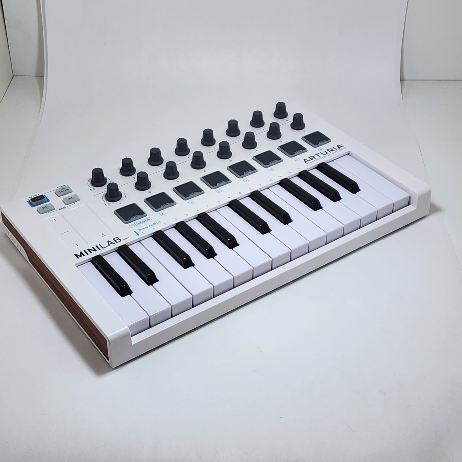 Arturia MiniLab MKII 25 Key Slim Keyboard Controller