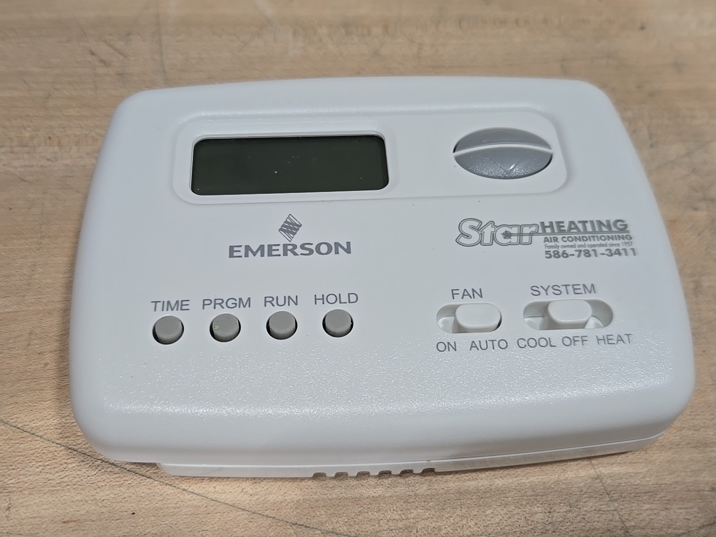 Emerson 1F78 Single Stage Non Programmable Thermostat Tested And Functional 5/2
