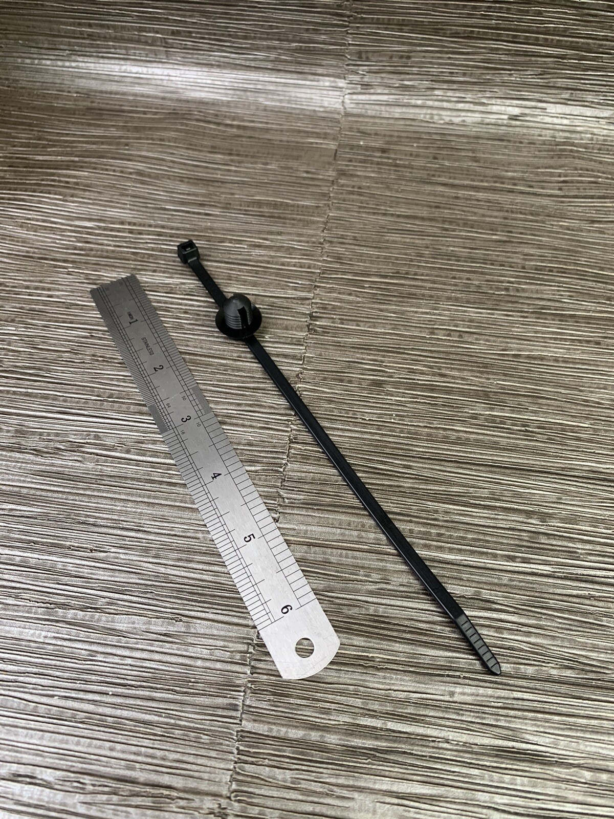 100 pcs HellermannTyton 156-00091 Fixing Cable Tie/Fir Tree Mount