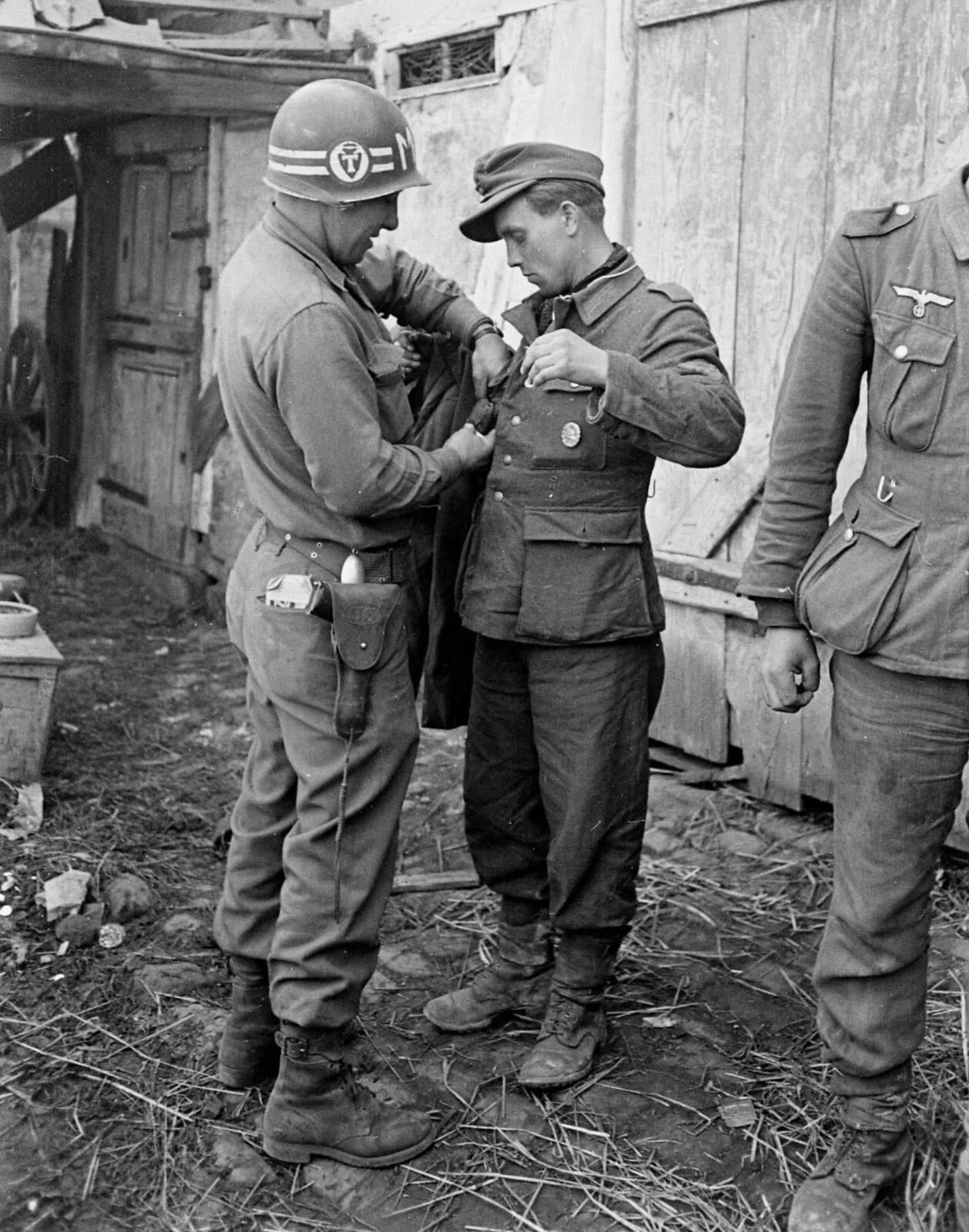 WW2 WWII Photo World War Two / German POW's March 1945 American Army MP's