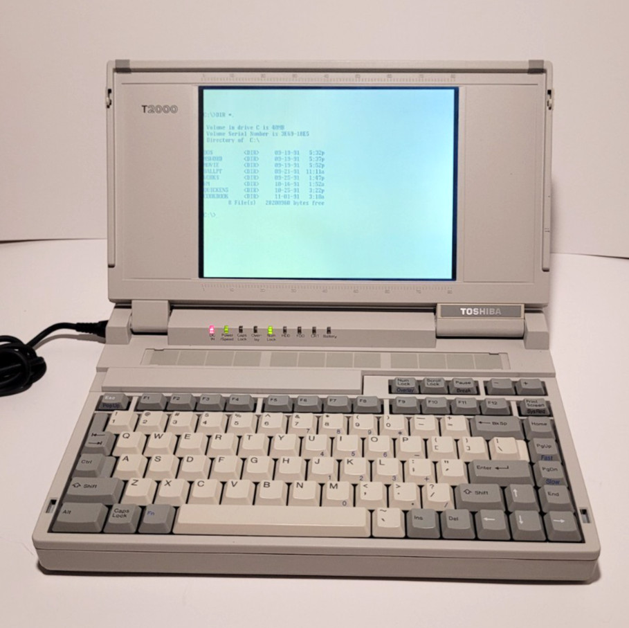 Toshiba T2000 Portable Computer WORKING DOS 4.01 w/adapter disks satchel (PARTS)