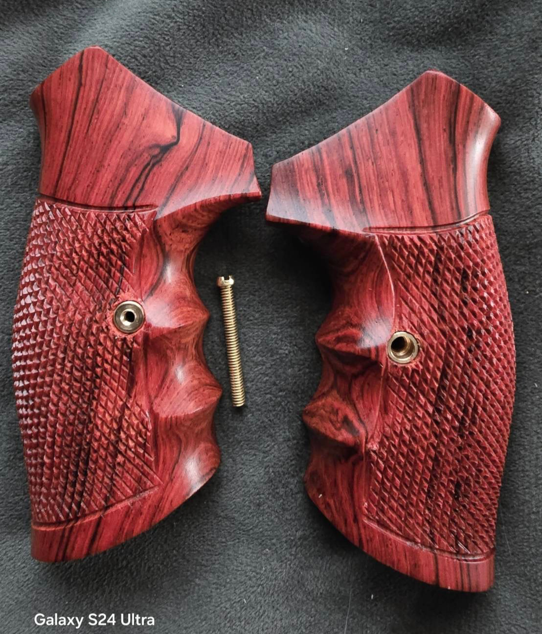 Ruger SP 101 grips,New 05718 ,19,20,37,65,71,73,83,84,64,74,15702,07,10,04