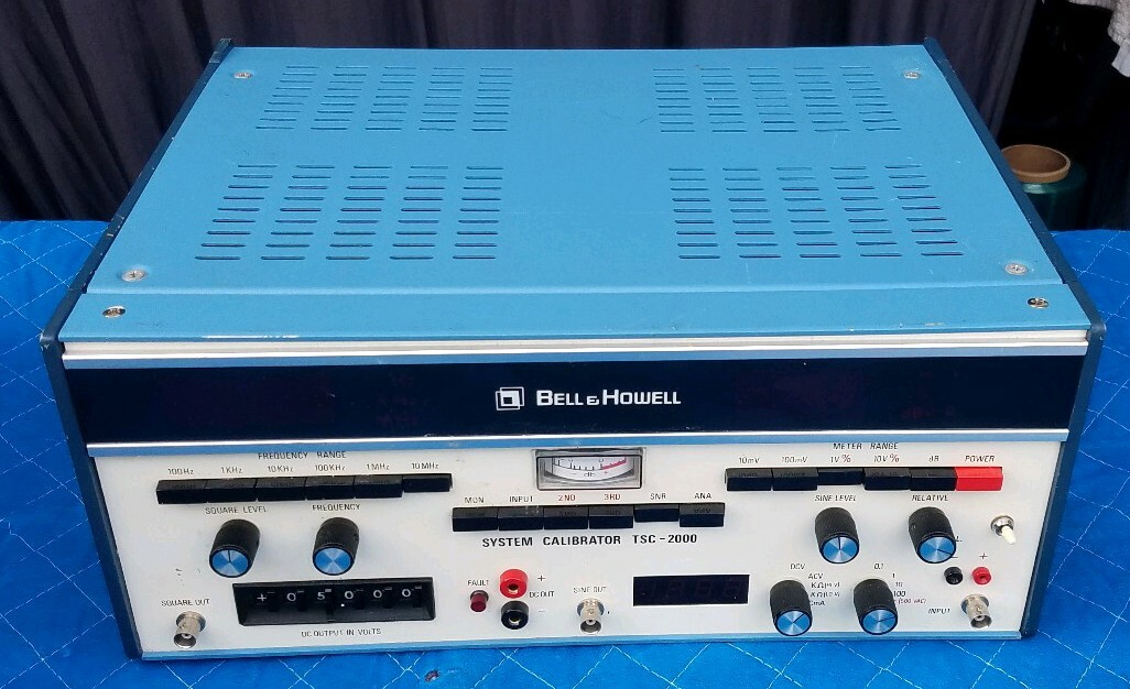 Bell & Howell Tape System Calibrator TSC 2000 Test Function Generator w/ Case
