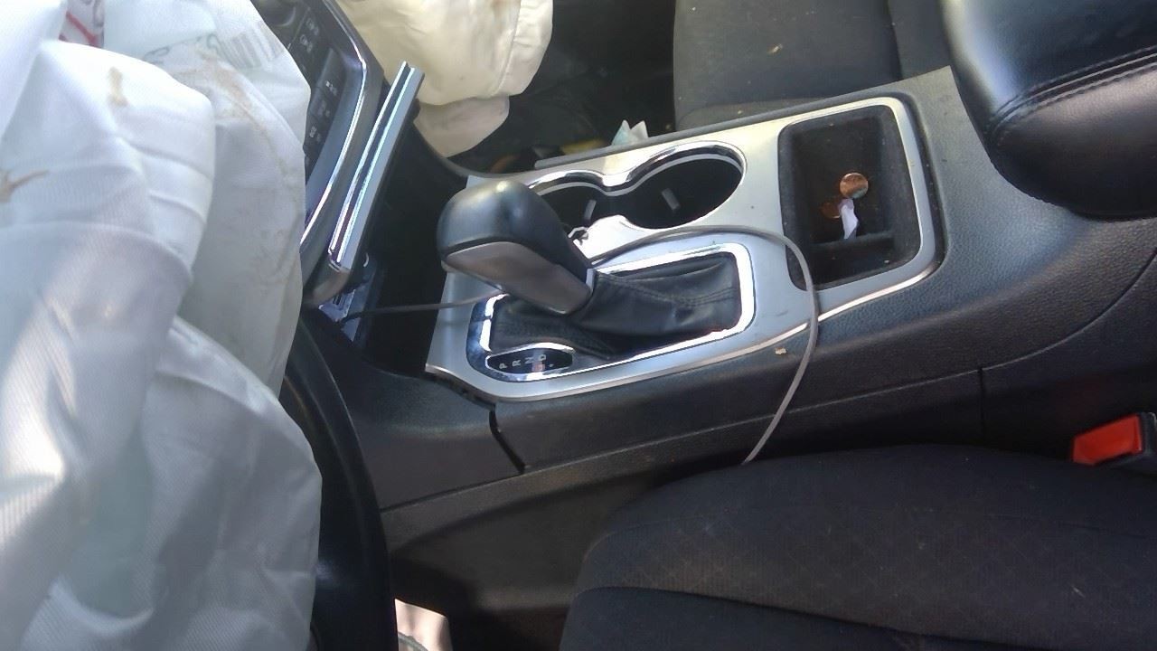 Transmission Shift in Black 2019 Jeep Grand Cherokee