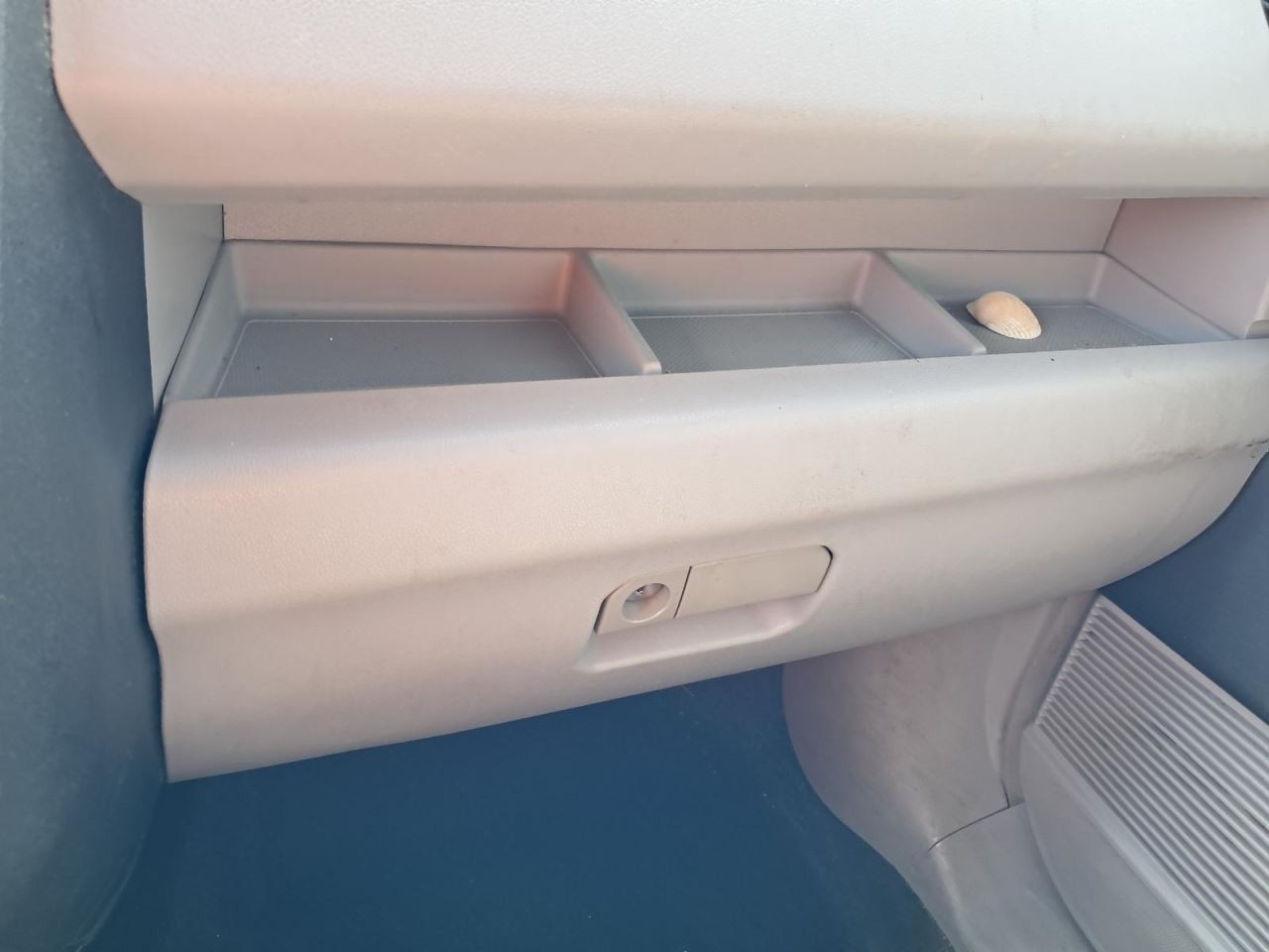 PILOT     2009 Glove Box 4791309