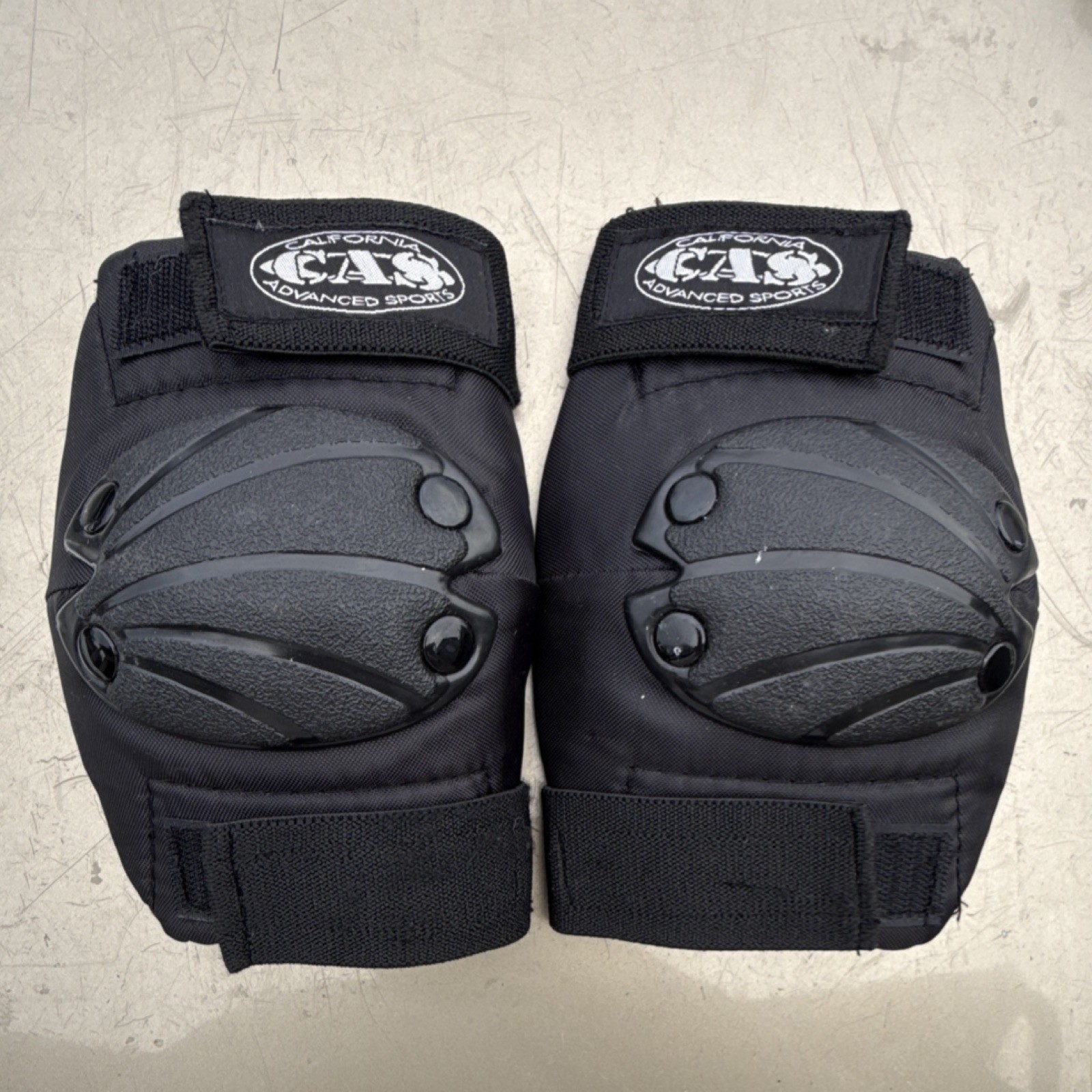 California Advanced Sports - Hard Shell Knee Pads - Size Small - Adjustable