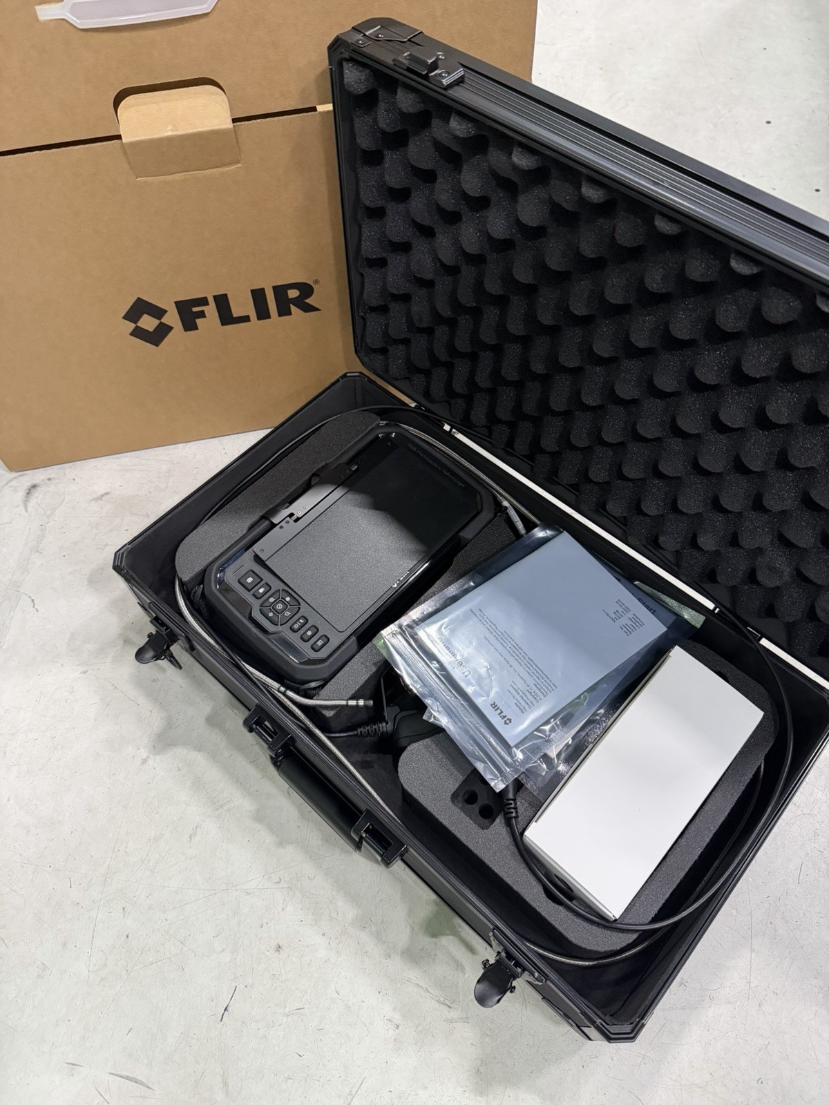 NEW FLIR VS80-KIT-4 Video borescope 4-Way Articulating 6mm x 2m Probe Kit