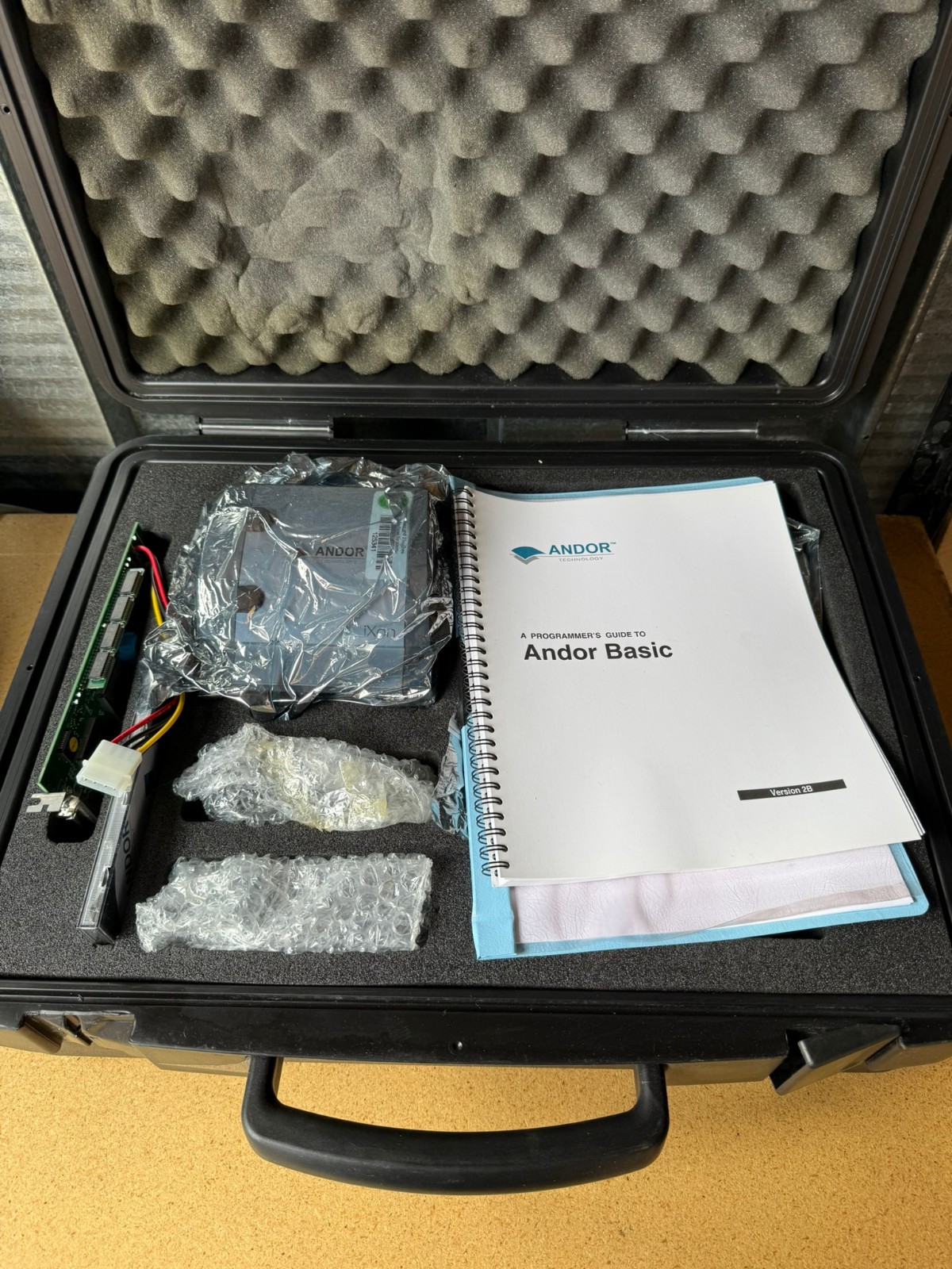 Andor Scientific CCD Camera Imaging Module w/ Case & Cables Laboratory Equipment