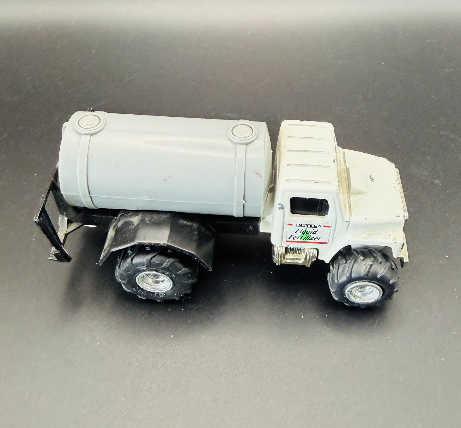 Vintage 1987 ERTL - Liquid Fertilizer Spreader Die-Cast Metal Truck - 1:64 Scale