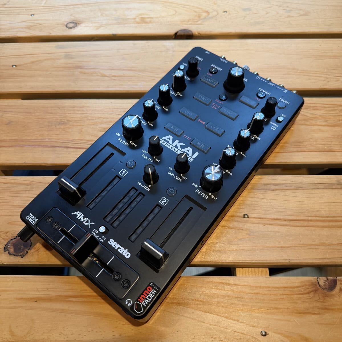 AKAI Professional AMX Serato DJ 2-Channel Mixer innoFADER Audio Interface Tested