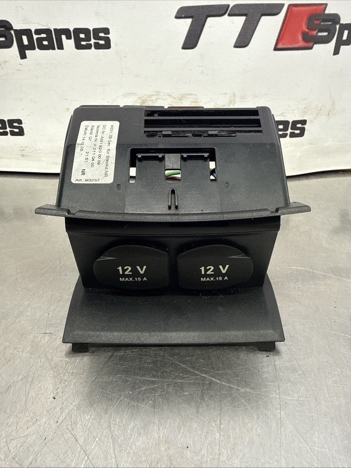 MERCEDES S CLASS W221 2011 REAR 12V POWER PORT SOCKETS COMPARTMENT A2218200009