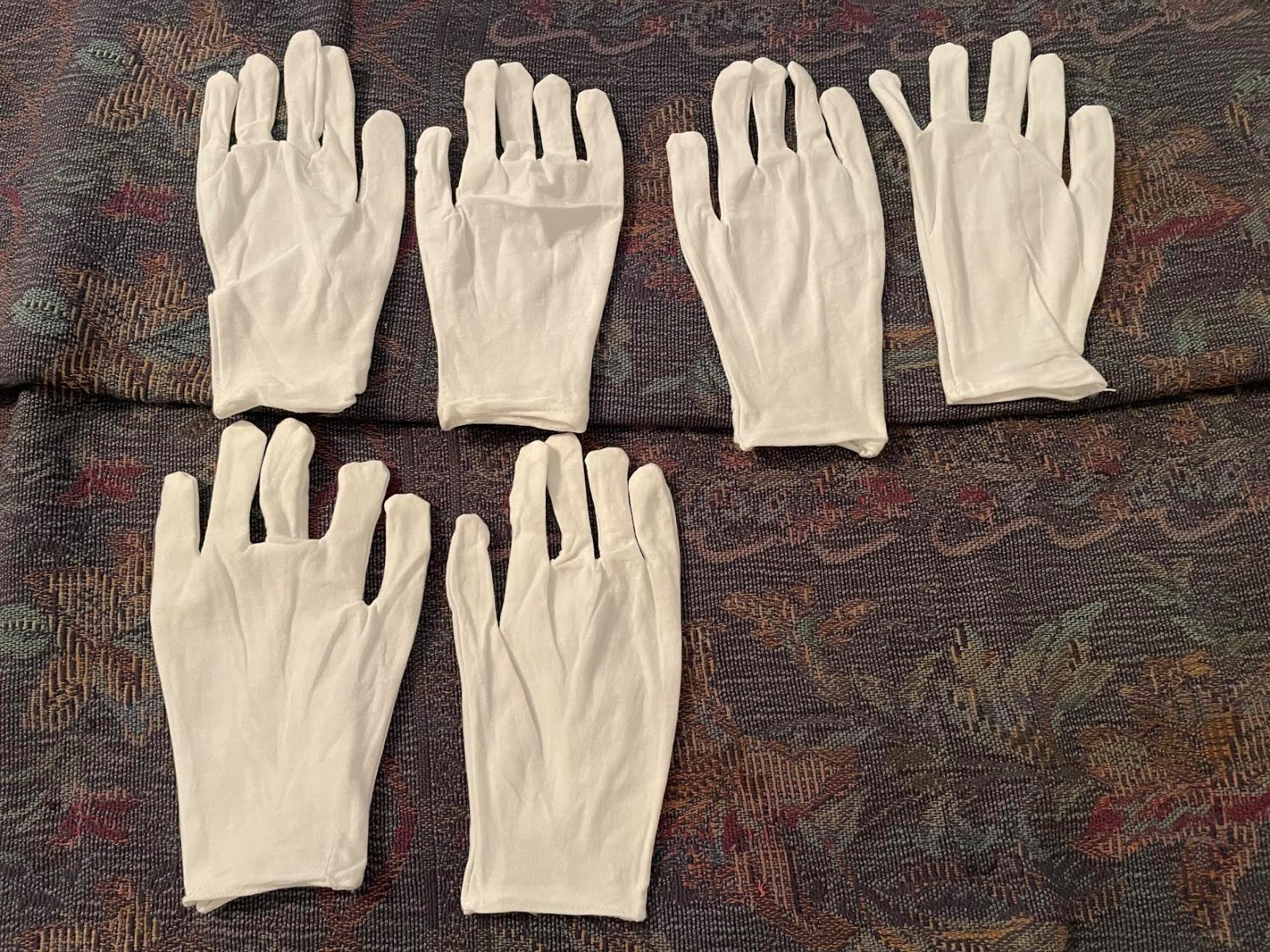 Quilt handling gloves. New. 3 pair.