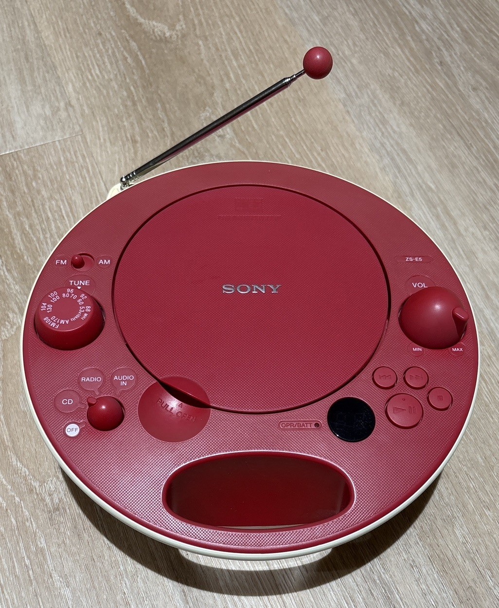 Sony ZS-E5 Red Portable CD Player AM/FM Radio AUX Input Stereo Portable Boombox