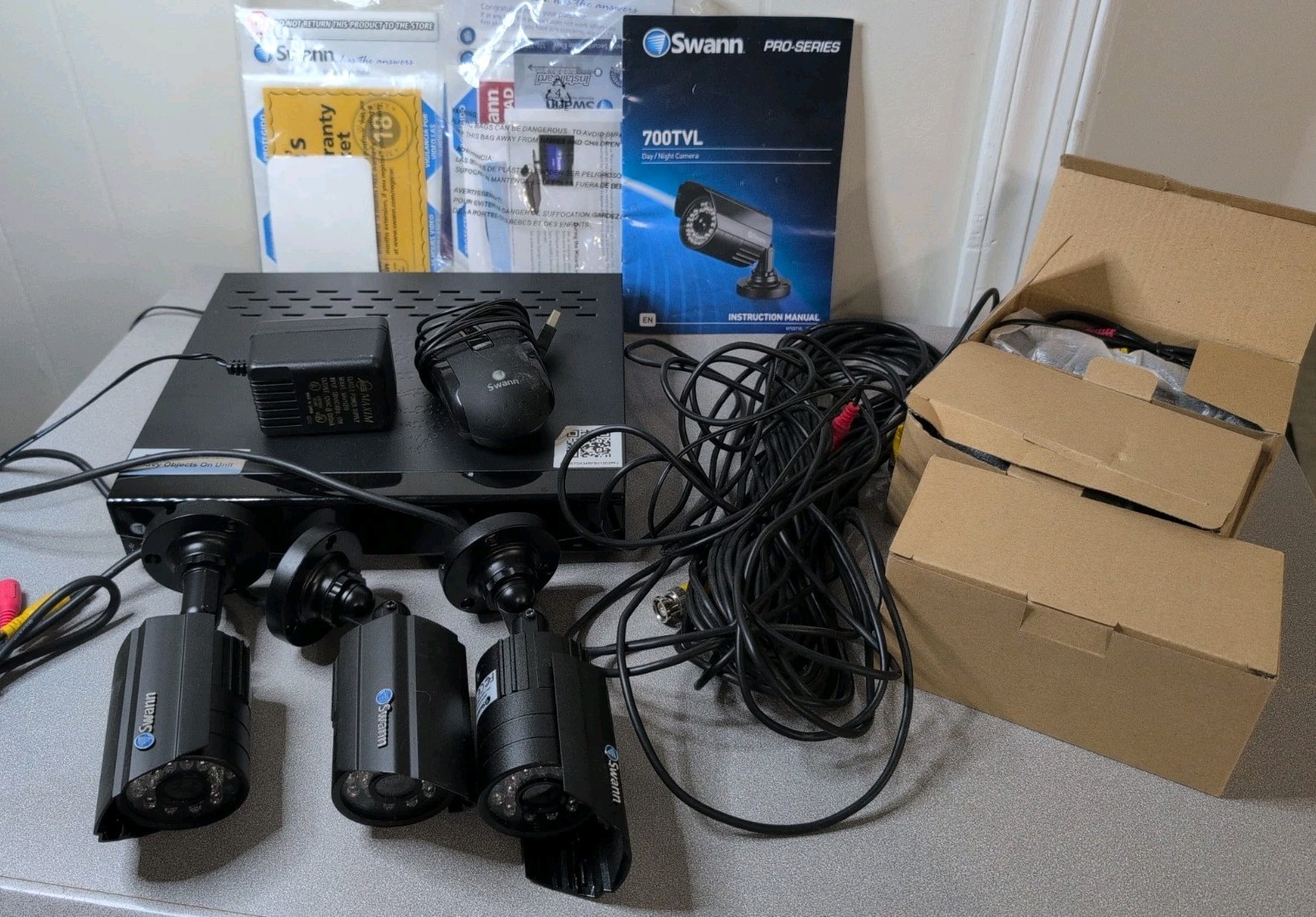VINTAGE Swann SWDVR-81450H 8 Channel DVR w/ Mouse, 6 Cameras, 55' Cord NO REMOTE