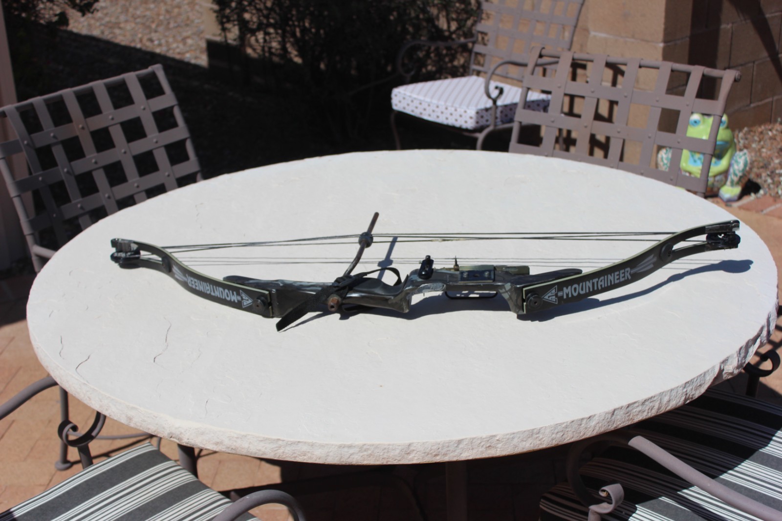Vintage  MOUNTAINEER  Compound Bow  Archery  RT Hand