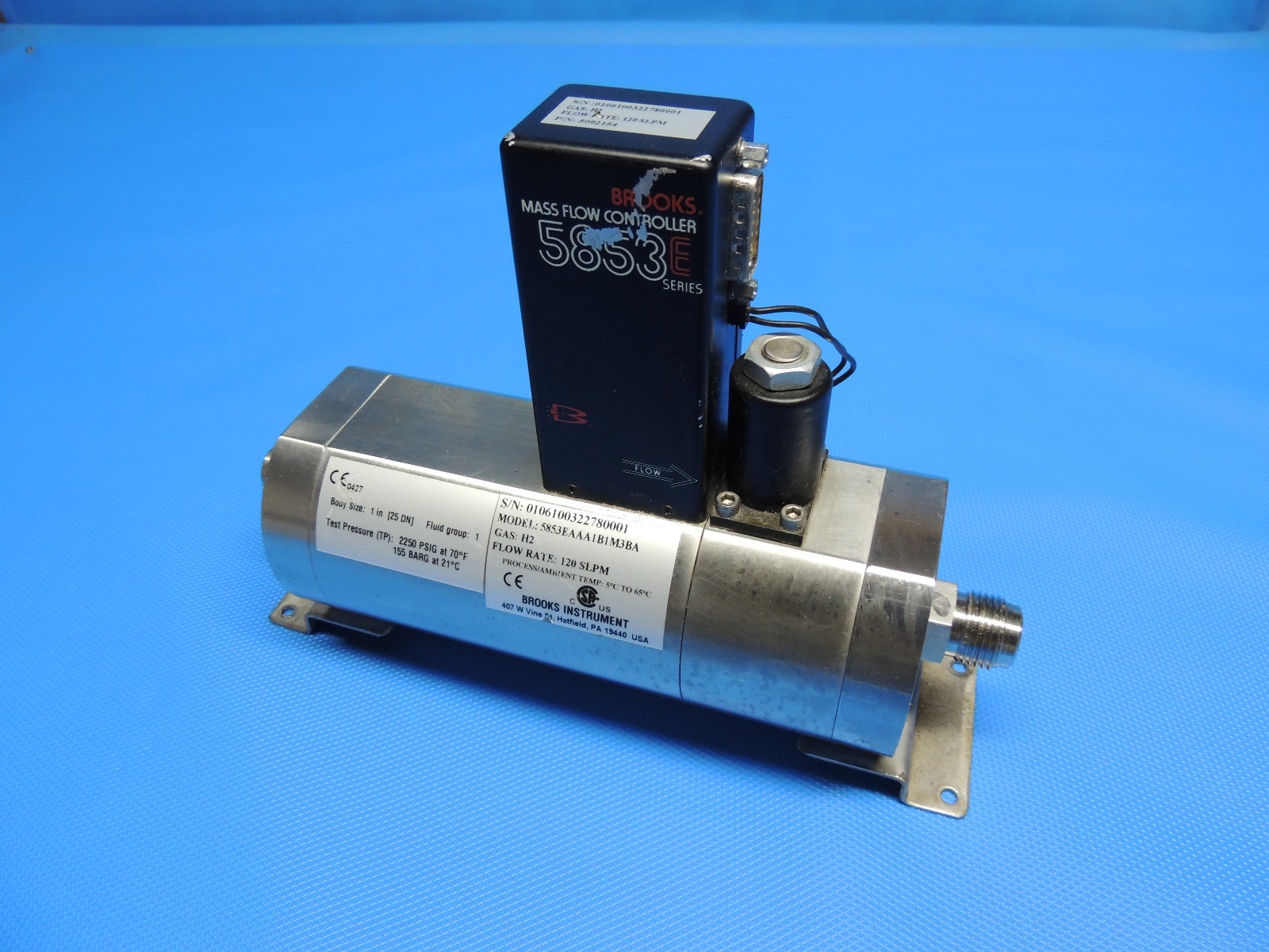 Brooks 5853 E 5853EAAA1B1M3BA Mass Flow Controller Gas H2 120 incl. invoice
