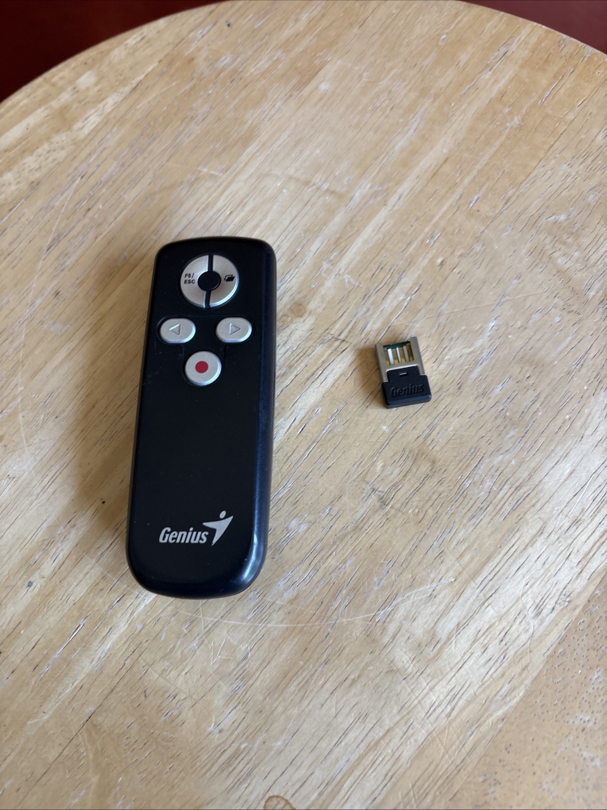 Genius Wireless Presentation and Laser Pointer 100 Media Pointer