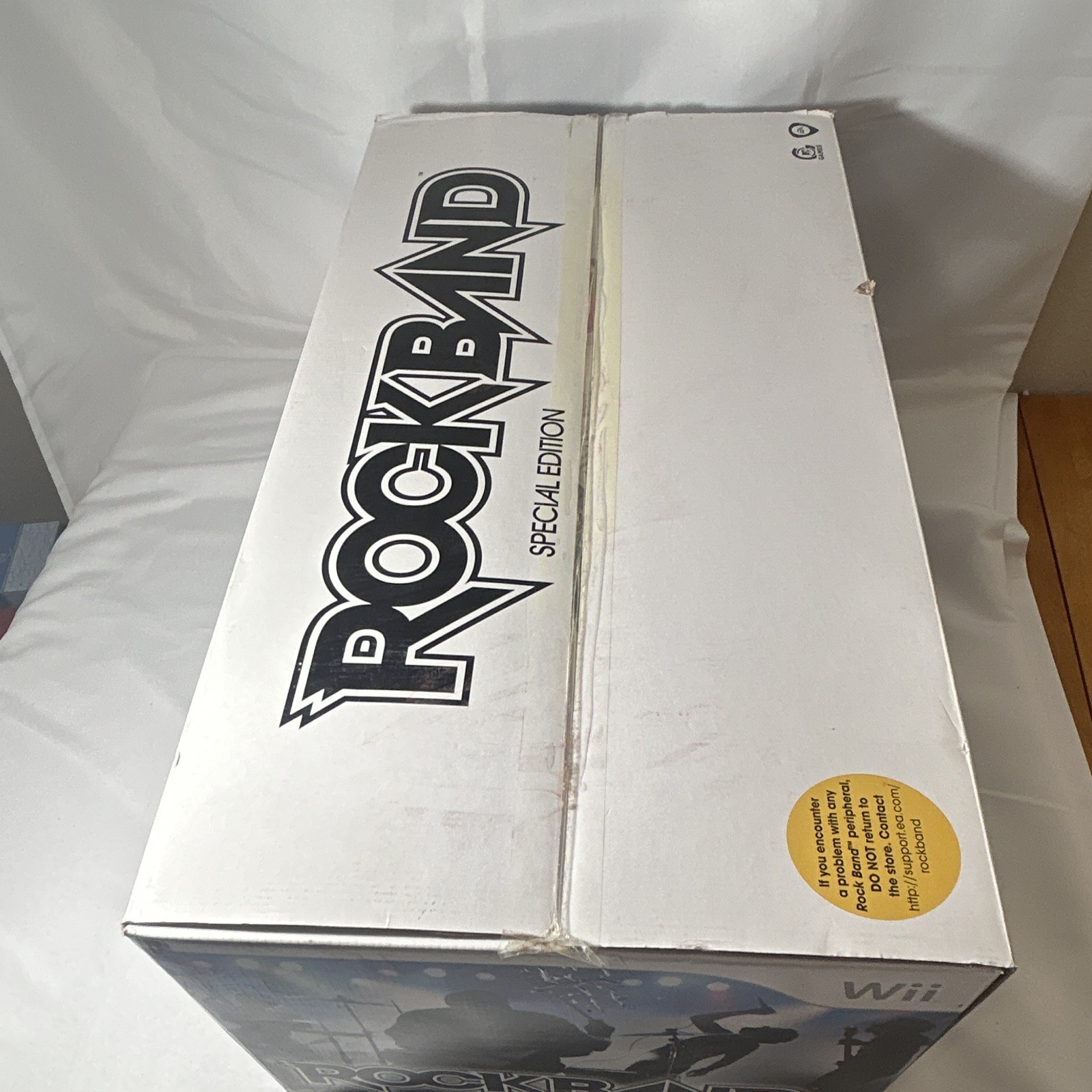 Rock Band Special Edition Wireless Wii Bundle: Game, Guitar, Drums, Mic