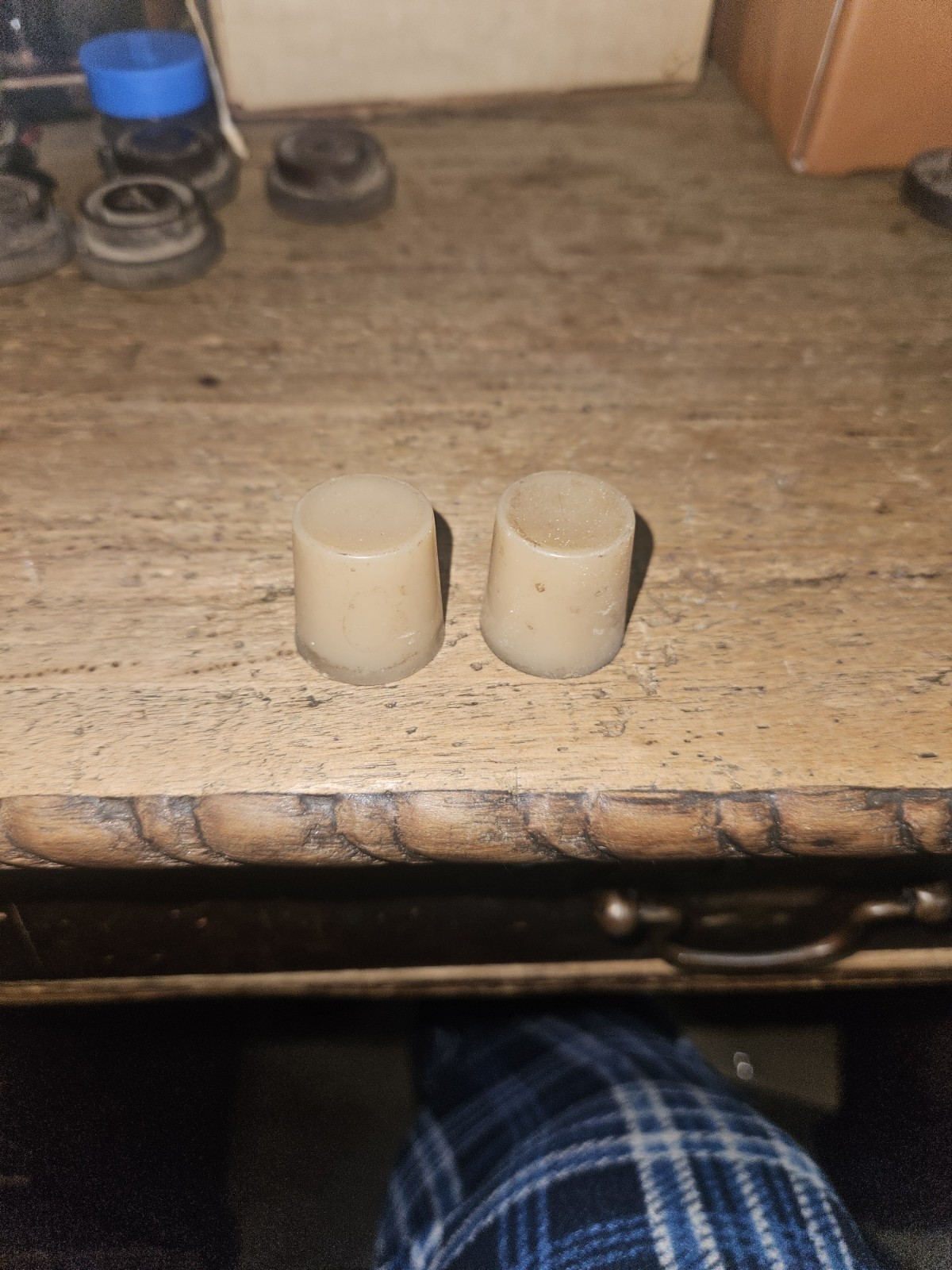2 VINTAGE USED TAN GE BAKELITE GENERAL ELECTRIC TABLETOP RADIO KNOBS