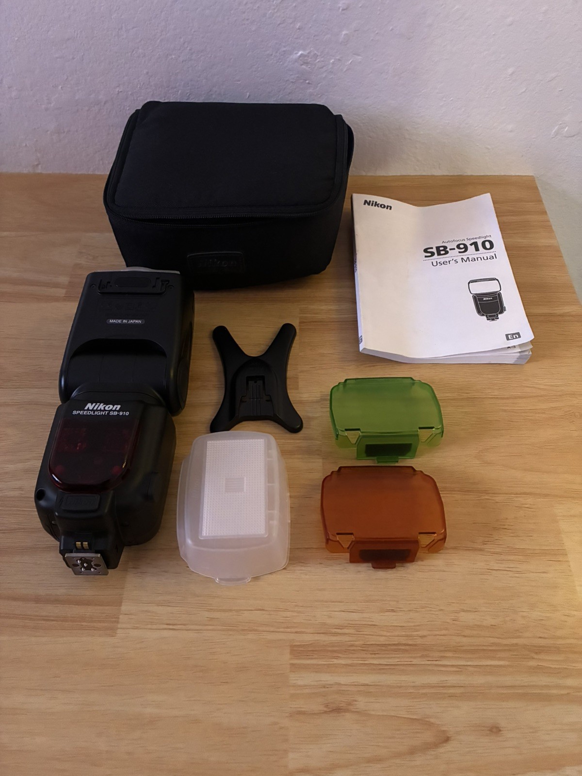 Nikon Speedlight SB-910 with Box and Accessories Used