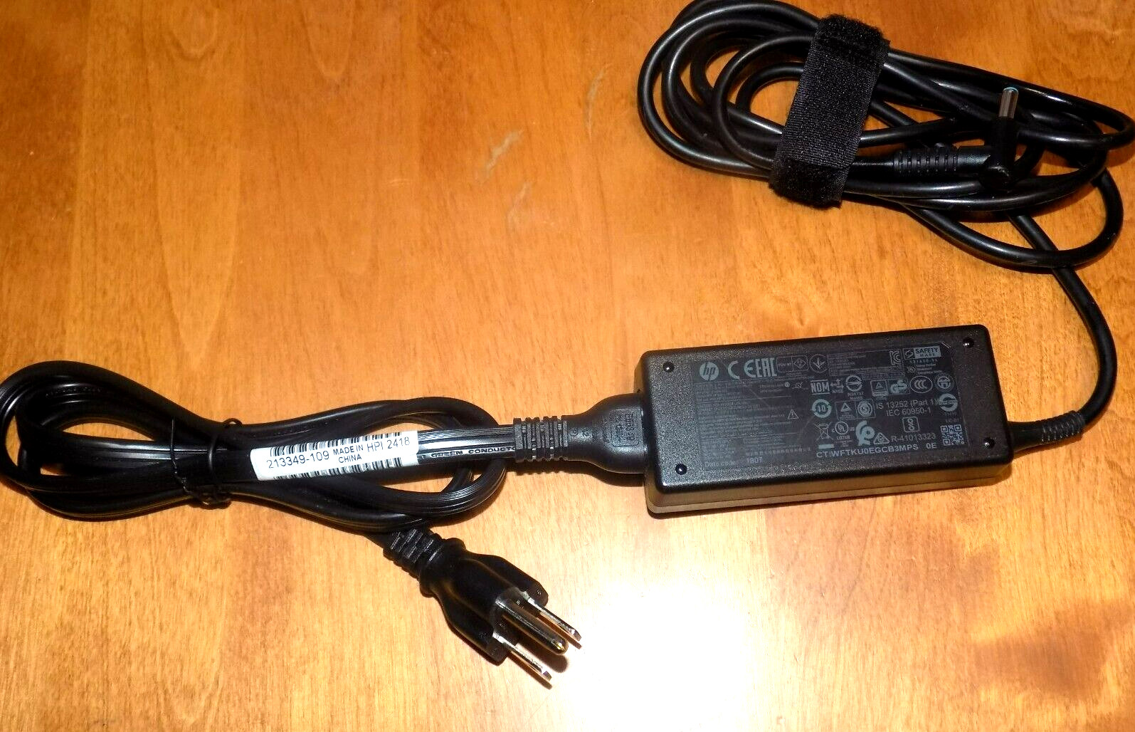 HEWLITT PACKARD POWER CHARGER & CORD HP 854054-002 Laptop 15-da0071ms USED OEM