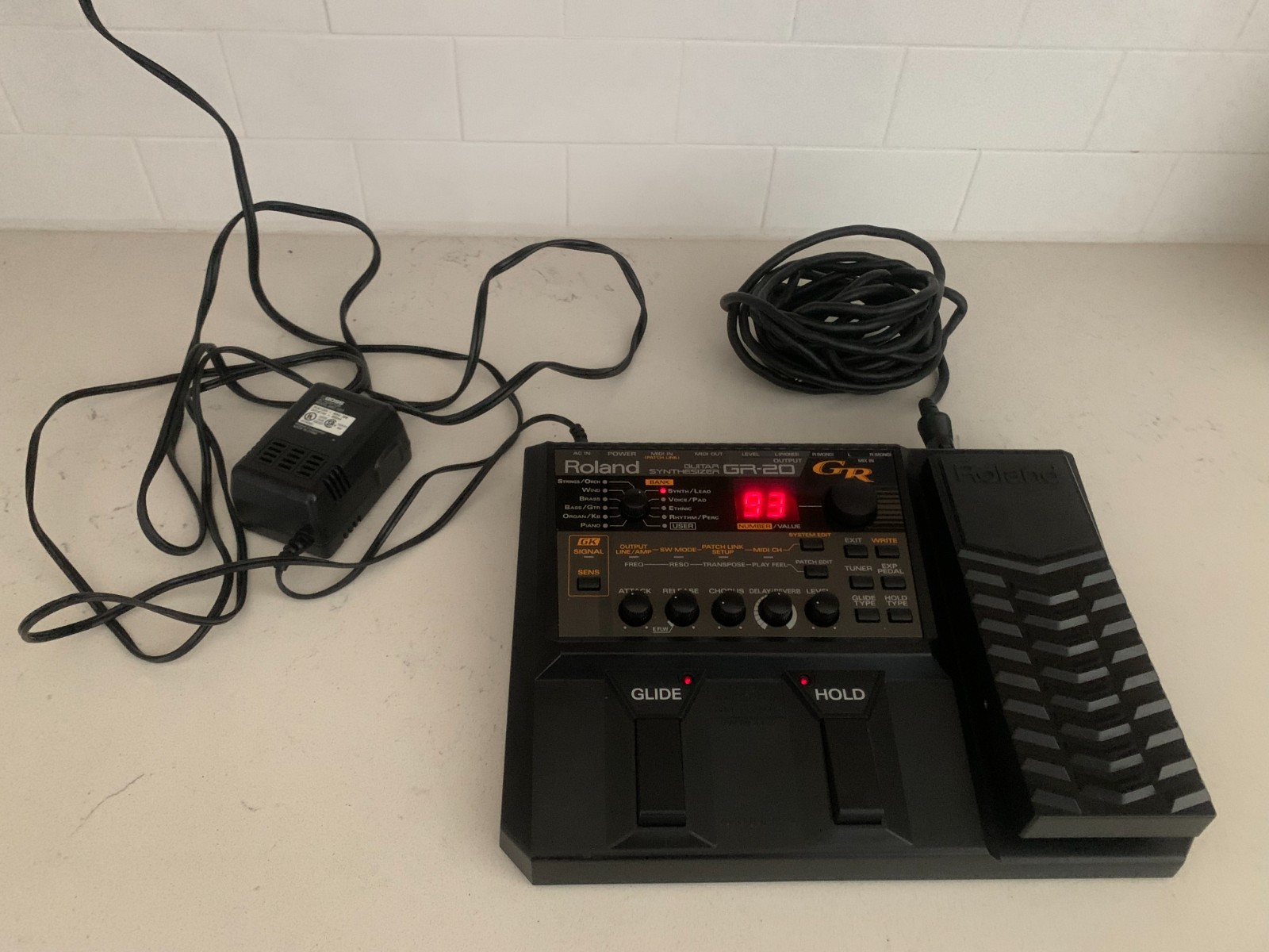 Roland GR-20 Guitar Synthesizer Floor Unit with GK Cable and Boss PSU |