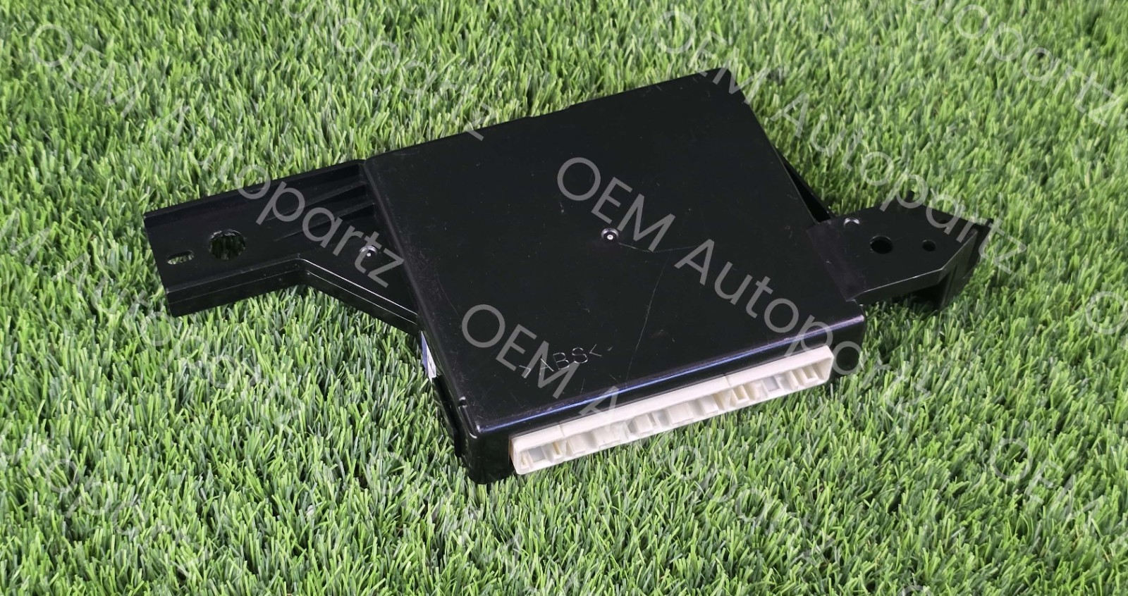Lexus ES350 2010-2012 A/C Amplifier Temperature Control Module 88650-33A30 OEM