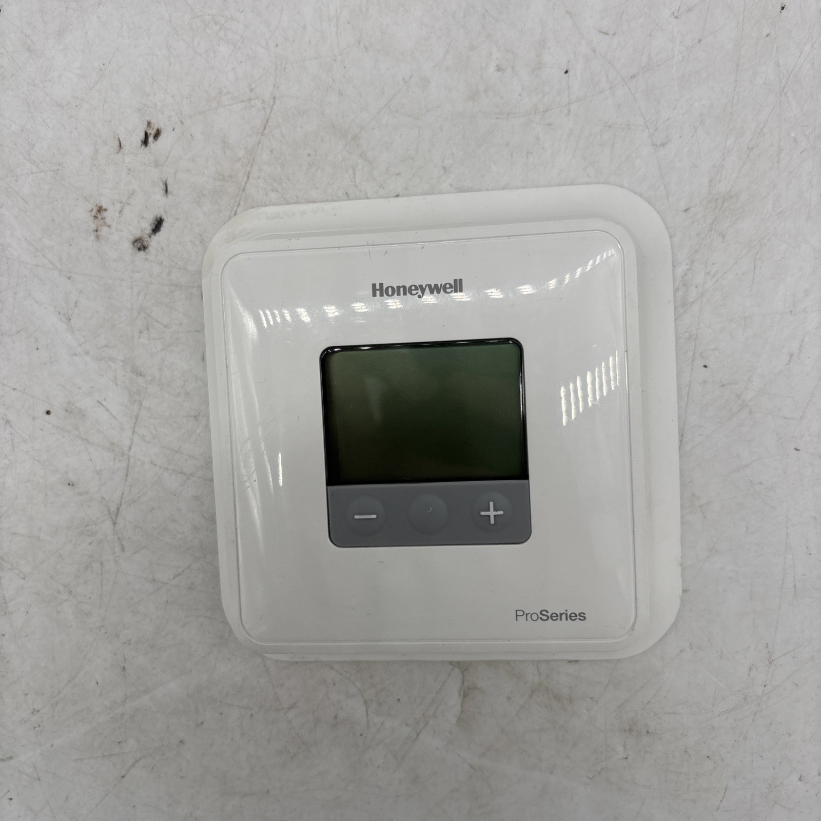 Honeywell TH1110D2009 Thermostat With Mounting Plate