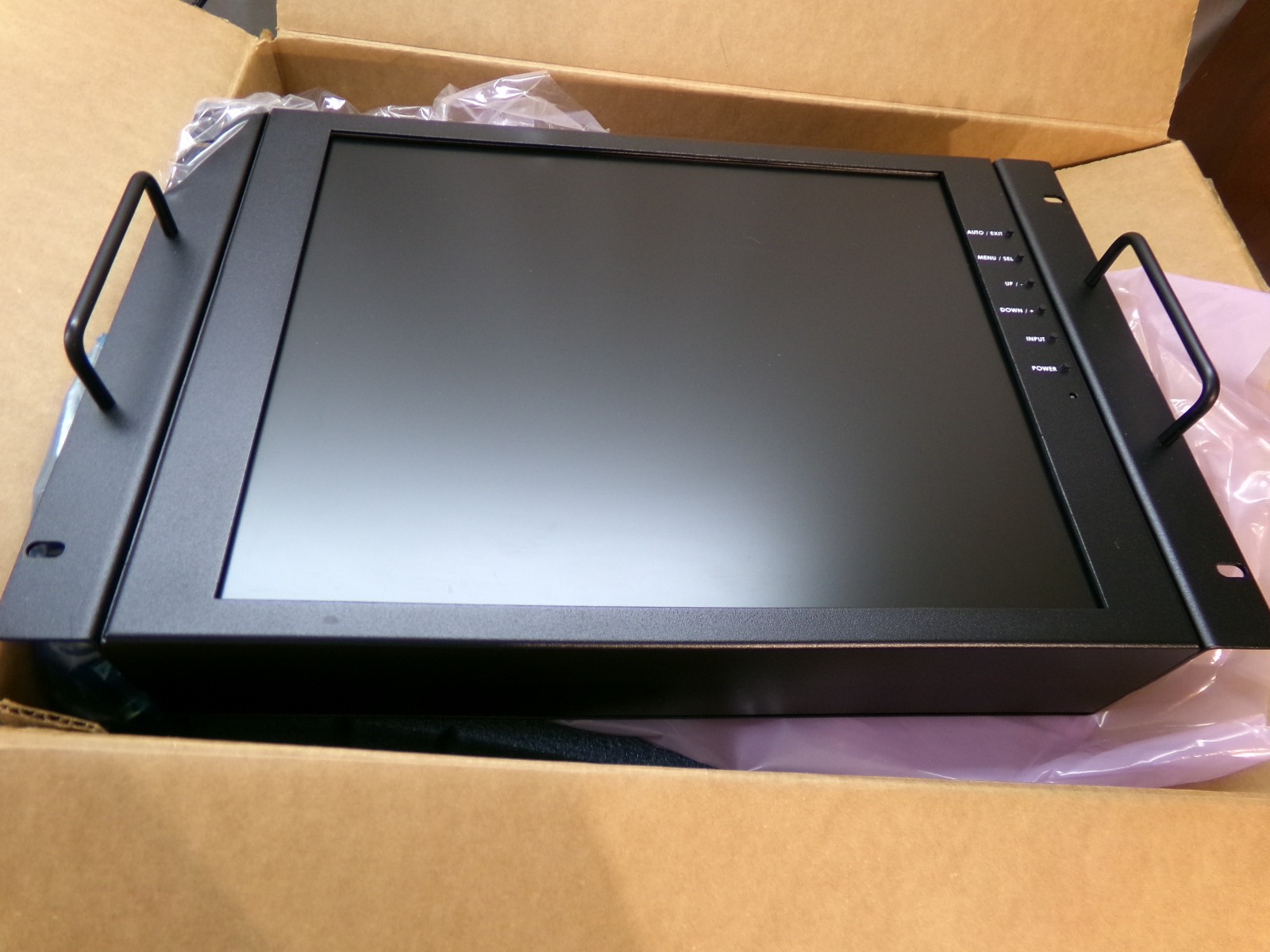 EmbedTek 001-811 17" LCD Display, Rackmount, VGA/DVI Input, 7U, NEW