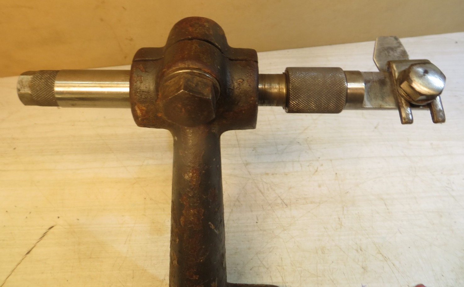 TOOL & CUTTER GRINDER FINE ADJUSTABLE FEED FINGER STOP