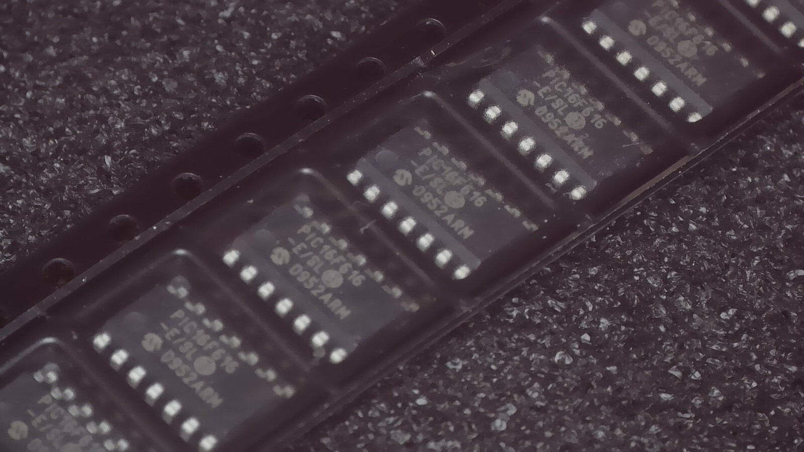 Quantity 5 - Microchip PIC16F616-E/SL 8-Bit Flash Microcontroller SOIC14