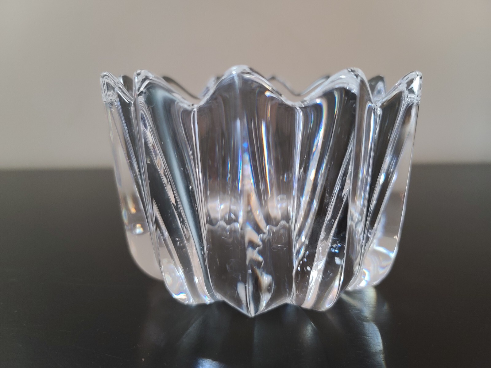 Orrefors~ Sweden~ "Fleur" Crystal Bow l~ 4 3/4" Excellent!