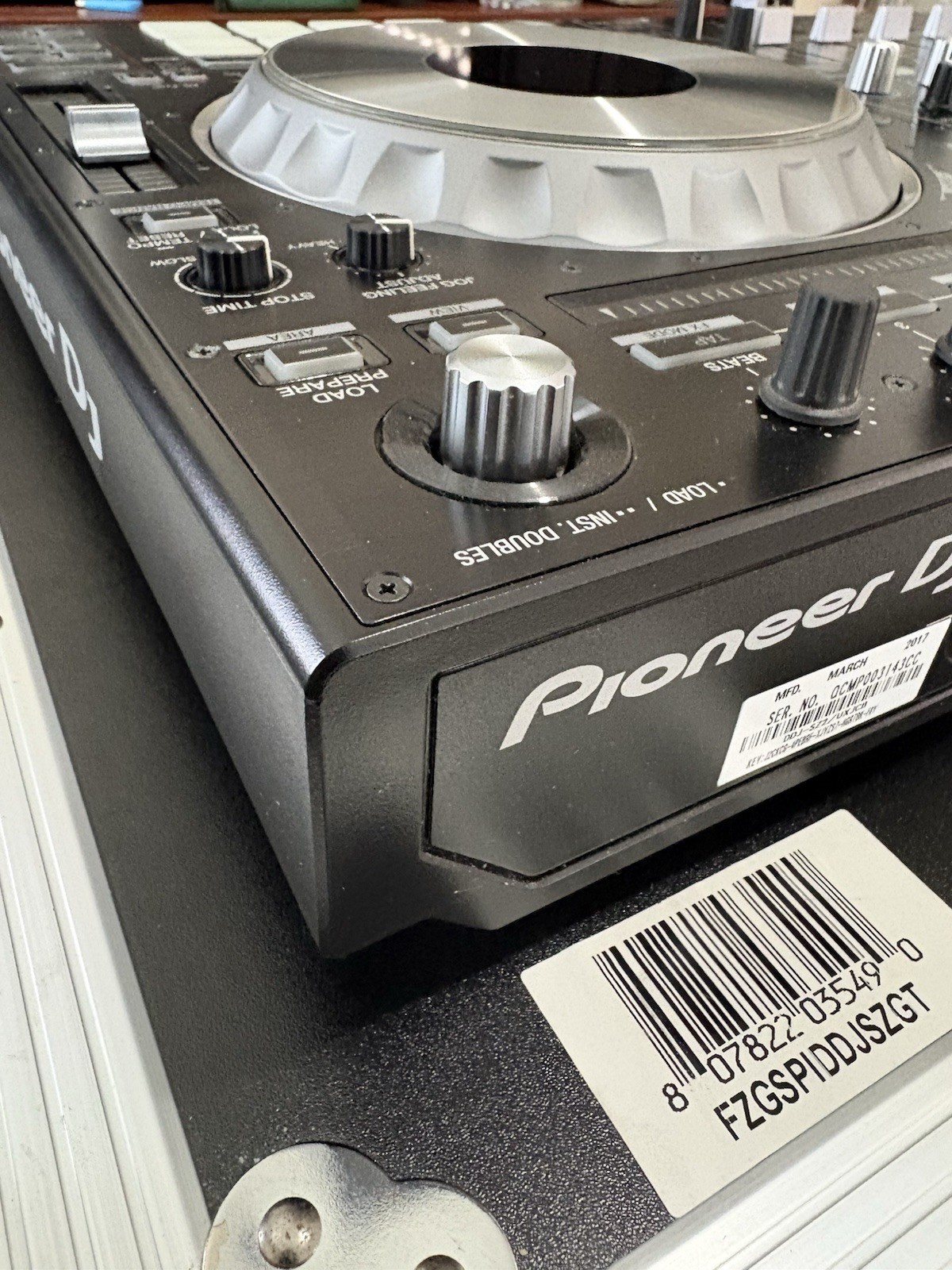 Pioneer DJ DDJ-SZ2 Pro DJ Controller w/ Odyssey Flight Case Bundle-Excellent